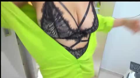 Snapshot of emperatriztapia chatting on 02.13.26 emperatriztapia online show from 02.13.26