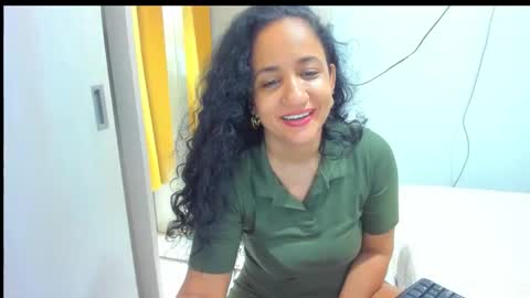 Snapshot of emperatriztapia chatting on 02.28.26 emperatriztapia online show from 02.28.26