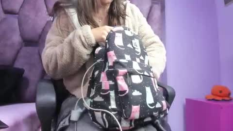 Snapshot of emy_latin chatting on 09.26.25 emy_latin online show from 09.26.25