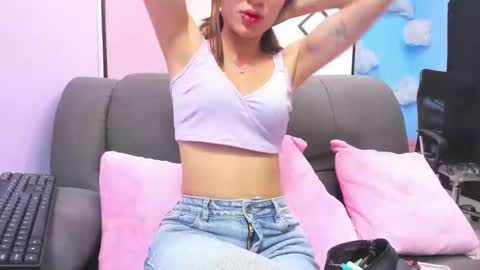 Snapshot of emy_latin chatting on 11.05.25 emy_latin online show from 11.05.25