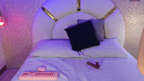 Snapshot of emy_rosse25 chatting on 11.08.25 Emy online show from 11.08.25