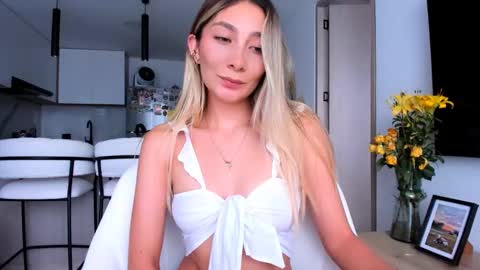 Snapshot of emyconneer chatting on 01.08.25 emyconneer online show from 01.08.25