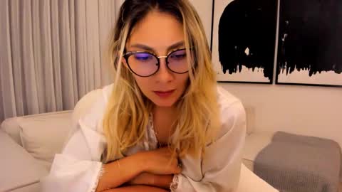 Snapshot of emyconneer chatting on 01.24.25 emyconneer online show from 01.24.25