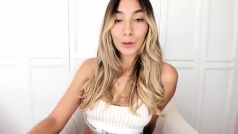 emyconneer online show from 01.10.26