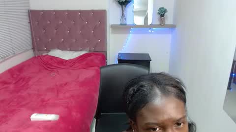 Snapshot of emyfuckhard chatting on 10.10.25 emyfuckhard online show from 10.10.25