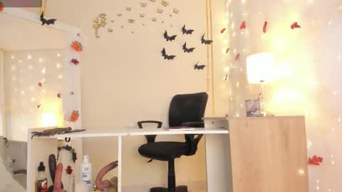 EMYLY  online show from 10.18.25