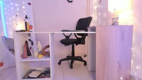 EMYLY  online show from 10.21.25