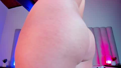 Snapshot of engelstone_ chatting on 02.12.25 E N G E L online show from 02.12.25