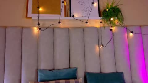 Snapshot of engelstone_ chatting on 10.18.25 E N G E L online show from 10.18.25