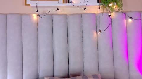 Snapshot of engelstone_ chatting on 10.22.25 E N G E L online show from 10.22.25