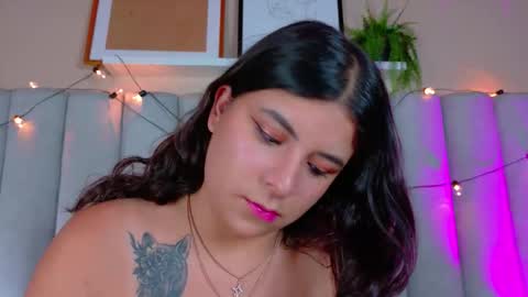 Snapshot of engelstone_ chatting on 11.08.25 E N G E L online show from 11.08.25