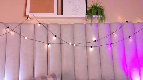 Snapshot of engelstone_ chatting on 11.12.25 E N G E L online show from 11.12.25