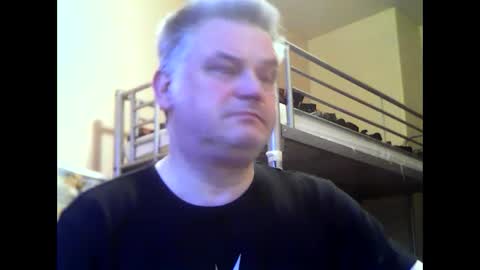 Snapshot of englishguysurrey chatting on 01.01.25 englishguysurrey online show from 01.01.25