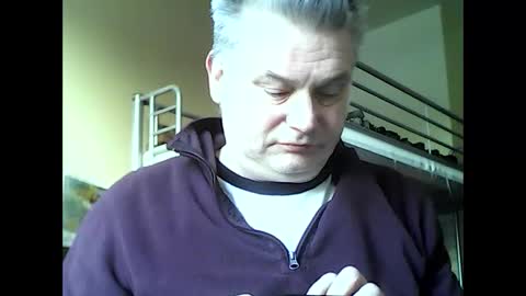 Snapshot of englishguysurrey chatting on 01.12.25 englishguysurrey online show from 01.12.25