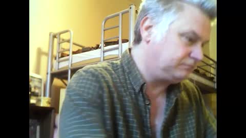 Snapshot of englishguysurrey chatting on 01.12.25 englishguysurrey online show from 01.12.25