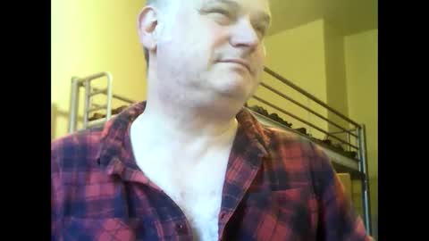 Snapshot of englishguysurrey chatting on 01.28.25 englishguysurrey online show from 01.28.25