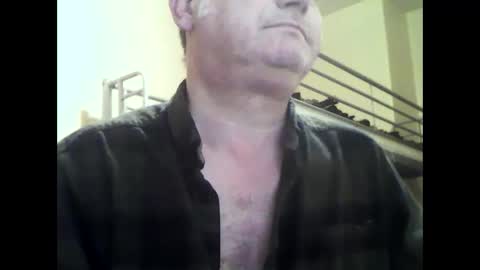 Snapshot of englishguysurrey chatting on 02.06.25 englishguysurrey online show from 02.06.25