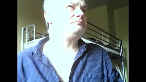 Snapshot of englishguysurrey chatting on 03.04.25 englishguysurrey online show from 03.04.25