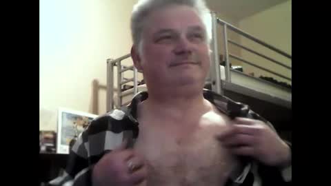 Snapshot of englishguysurrey chatting on 03.06.25 englishguysurrey online show from 03.06.25