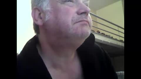 Snapshot of englishguysurrey chatting on 10.15.25 englishguysurrey online show from 10.15.25