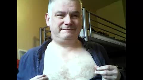 Snapshot of englishguysurrey chatting on 11.07.25 englishguysurrey online show from 11.07.25