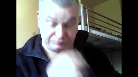 Snapshot of englishguysurrey chatting on 11.19.25 englishguysurrey online show from 11.19.25