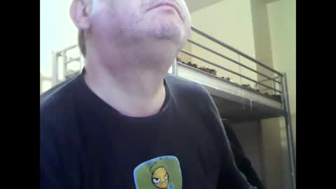 Snapshot of englishguysurrey chatting on 11.26.25 englishguysurrey online show from 11.26.25