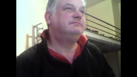 Snapshot of englishguysurrey chatting on 12.03.25 englishguysurrey online show from 12.03.25