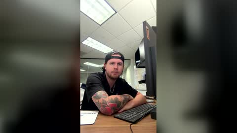 Snapshot of entreporneur chatting on 03.20.26 FOLLOW JOIN MY CULT online show from 03.20.26