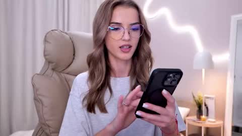 Snapshot of entya chatting on 11.03.25 entya online show from 11.03.25