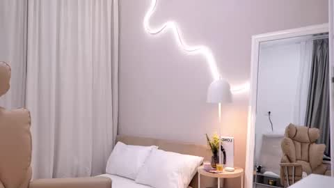 Snapshot of entya chatting on 11.04.25 entya online show from 11.04.25