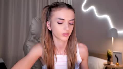 Snapshot of entya chatting on 11.13.25 entya online show from 11.13.25