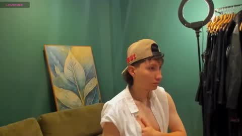 Snapshot of enzo_steel chatting on 10.19.25 enzo_steel online show from 10.19.25