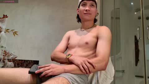 Snapshot of enzo_steel chatting on 10.28.25 enzo_steel online show from 10.28.25