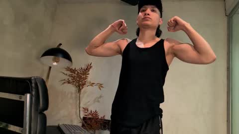 Snapshot of enzo_steel chatting on 11.29.25 enzo_steel online show from 11.29.25