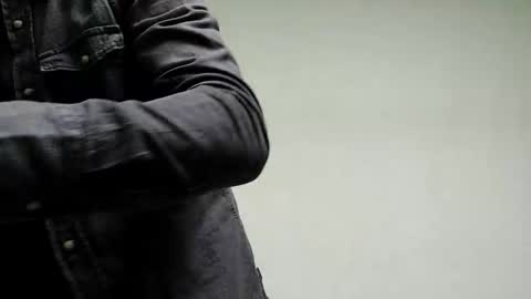 Snapshot of enzoenzo7 chatting on 10.10.25 Enzos Massive Cock online show from 10.10.25