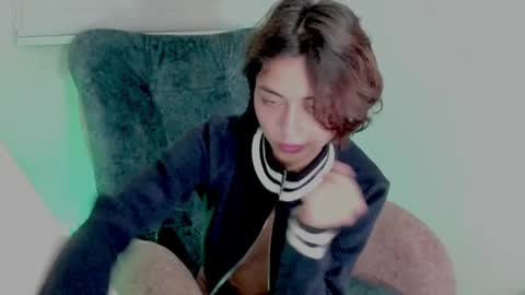 Snapshot of ephemeral_hot chatting on 03.10.25 Leyla online show from 03.10.25