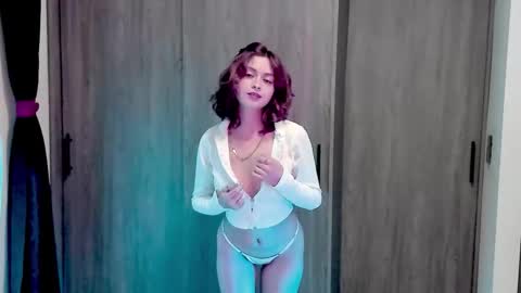 Snapshot of ephemeral_hot chatting on 11.26.25 Leyla online show from 11.26.25