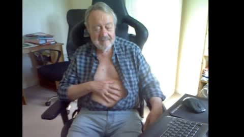 Snapshot of erasmus_d chatting on 04.28.26 erasmus_d online show from 04.28.26