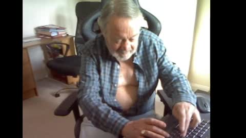 Snapshot of erasmus_d chatting on 05.12.26 erasmus_d online show from 05.12.26