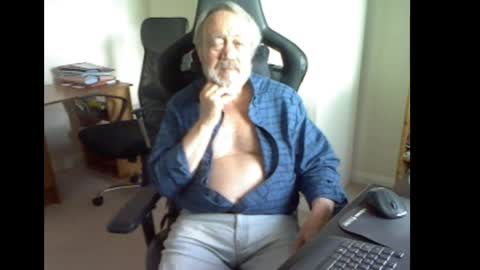 Snapshot of erasmus_d chatting on 05.18.26 erasmus_d online show from 05.18.26