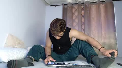 Snapshot of eren_lee chatting on 05.22.26 Eren Lee online show from 05.22.26
