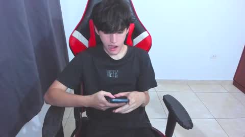 Snapshot of eren_tatakae chatting on 09.25.25 eren_tatakae online show from 09.25.25