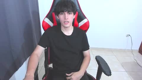 Snapshot of eren_tatakae chatting on 10.10.25 eren_tatakae online show from 10.10.25