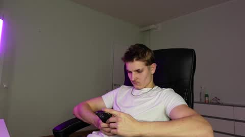    online show from 11.03.25