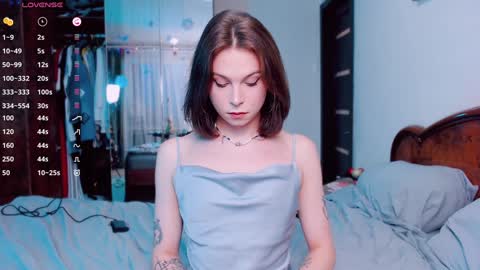 Snapshot of ericaglam chatting on 01.05.25 Erica online show from 01.05.25