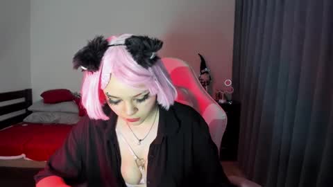 Snapshot of ericahoffman2 chatting on 01.06.25 Erica online show from 01.06.25