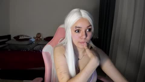 Snapshot of ericahoffman2 chatting on 01.15.25 Erica online show from 01.15.25