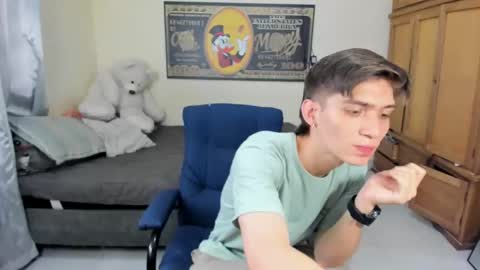 Snapshot of erick_de_rossee chatting on 10.30.25 erick_de_rossee online show from 10.30.25