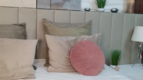 Snapshot of erikaallen chatting on 11.17.25 Erika online show from 11.17.25